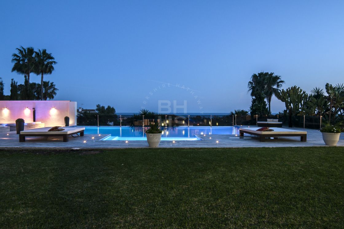 Contemporary style villa recently renovated in Elviria, Marbella.