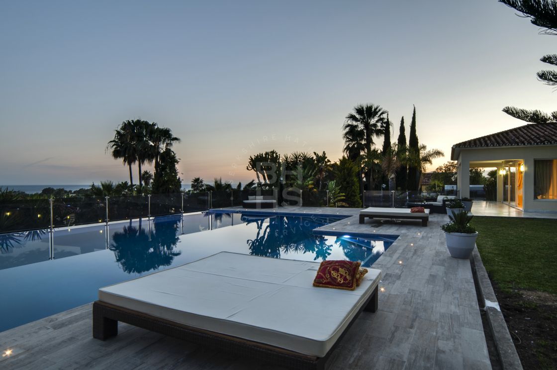 Contemporary style villa recently renovated in Elviria, Marbella.