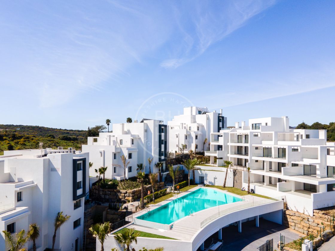 Stunning brand-new first-floor apartment in a development of 54 modern units in Estepona Golf