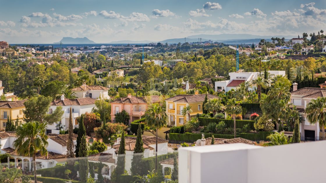 Stunning duplex penthouse in a new development of 50 luxury apartments in Nueva Andalucía