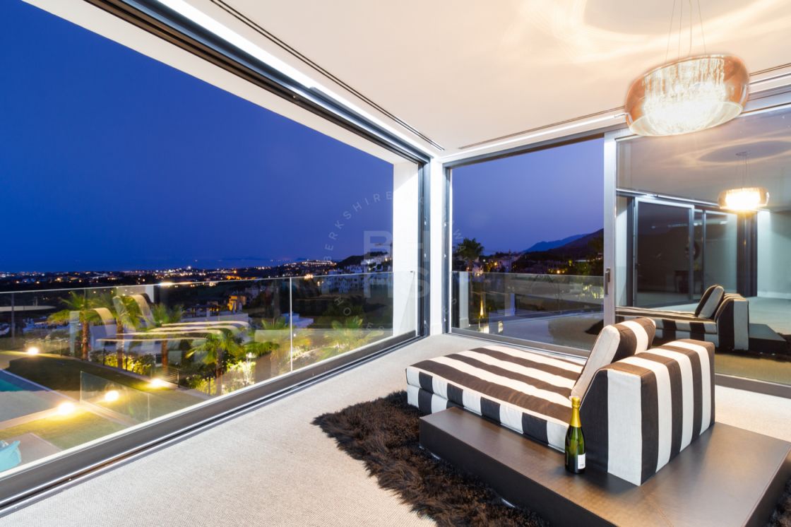 Stunning brand new villa located in the renown urbanisation Reserva de Alcuzcuz, Benahavís