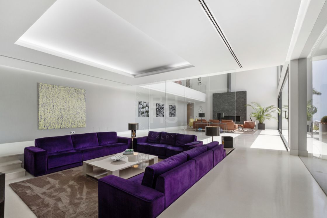Stunning brand new villa located in the renown urbanisation Reserva de Alcuzcuz, Benahavís