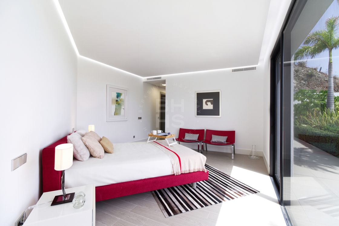 Stunning brand new villa located in the renown urbanisation Reserva de Alcuzcuz, Benahavís