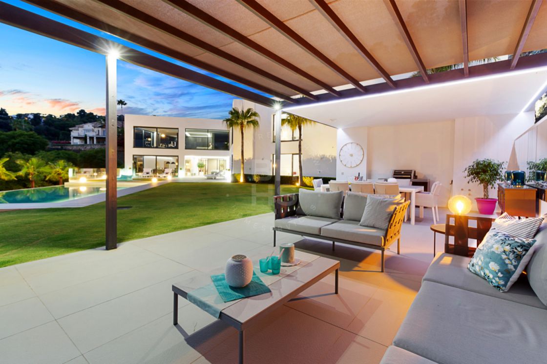 Stunning brand new villa located in the renown urbanisation Reserva de Alcuzcuz, Benahavís