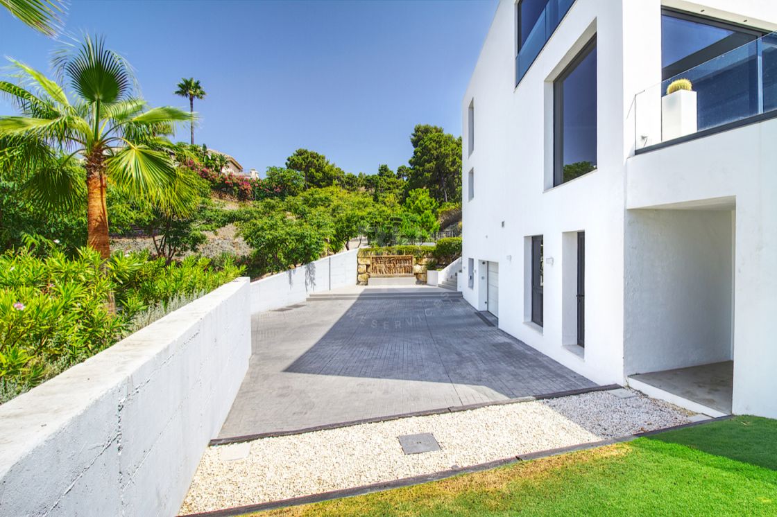 Stunning brand new villa located in the renown urbanisation Reserva de Alcuzcuz, Benahavís