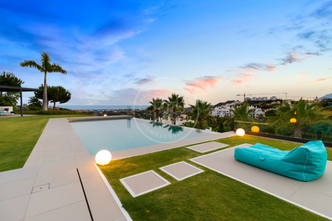 Stunning brand new villa located in the renown urbanisation Reserva de Alcuzcuz, Benahavís