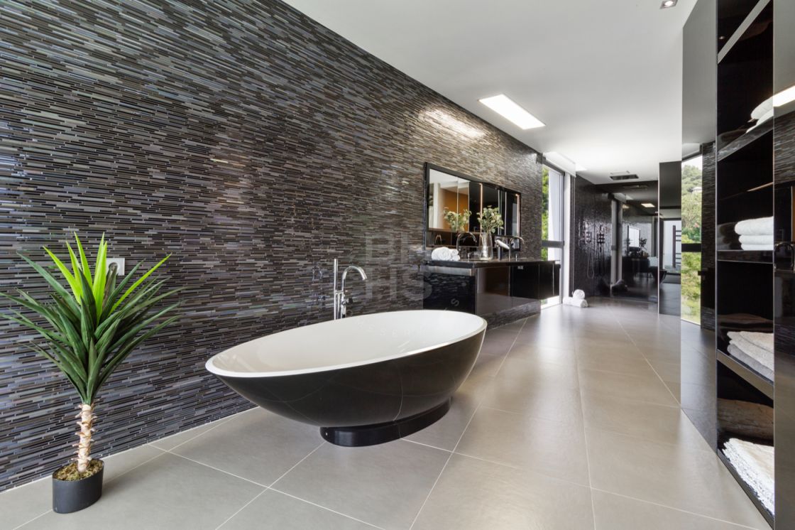 Stunning brand new villa located in the renown urbanisation Reserva de Alcuzcuz, Benahavís