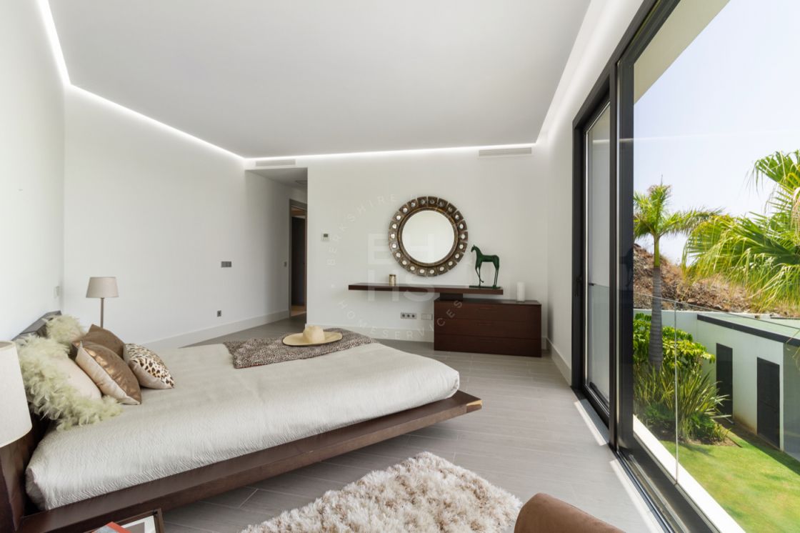 Stunning brand new villa located in the renown urbanisation Reserva de Alcuzcuz, Benahavís