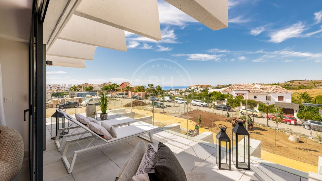 Modern third-floor apartment in an off-plan residential complex next to Estepona centre