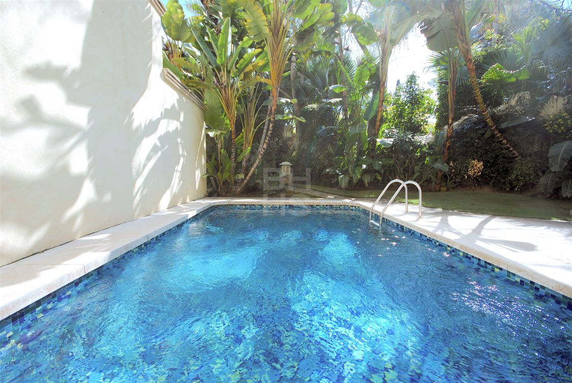 Balinese style duplex apartment with private pool and garden in frontline beach development Laguna de Banus