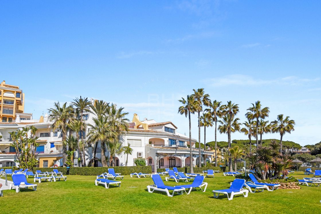 Properties for sale in Cabopino, Marbella East