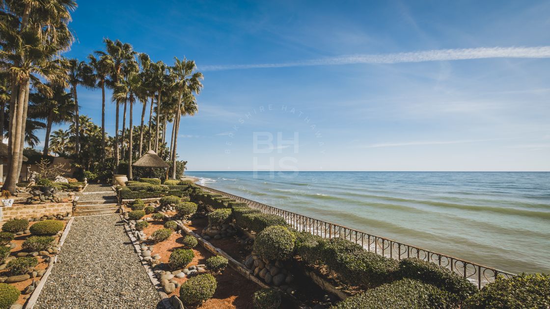 Stunning beachfront villa in Los Monteros