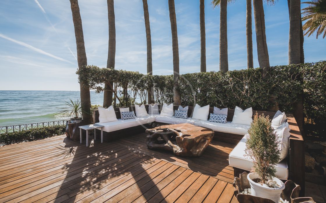 Stunning beachfront villa in Los Monteros
