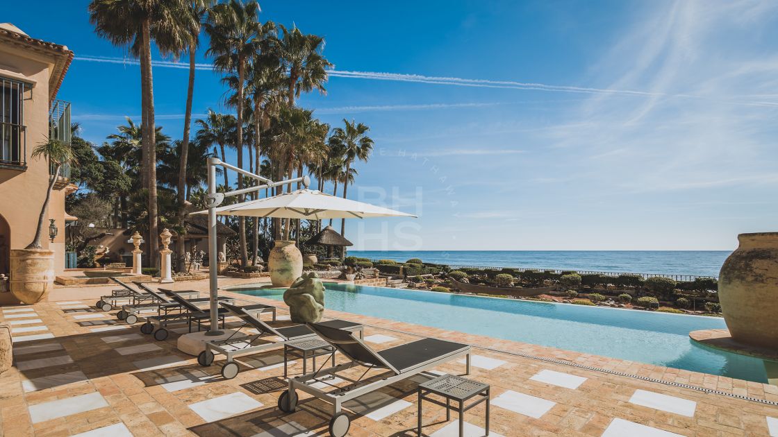 Stunning beachfront villa in Los Monteros