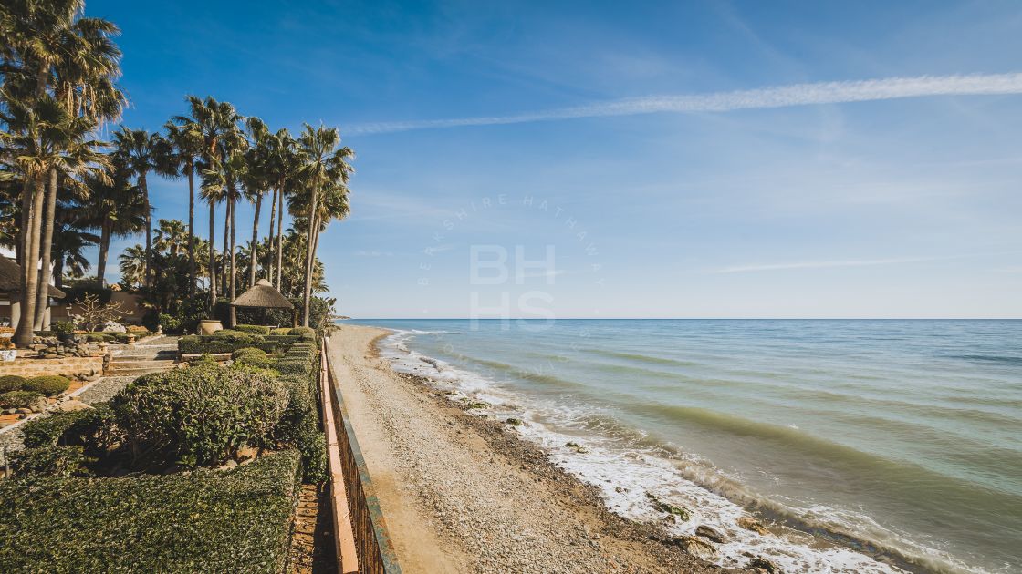 Stunning beachfront villa in Los Monteros