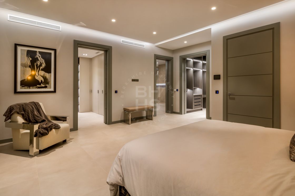 Impressive brand new contemporary villa with panoramic sea and mountain views in El Madroñal, Benahavis.