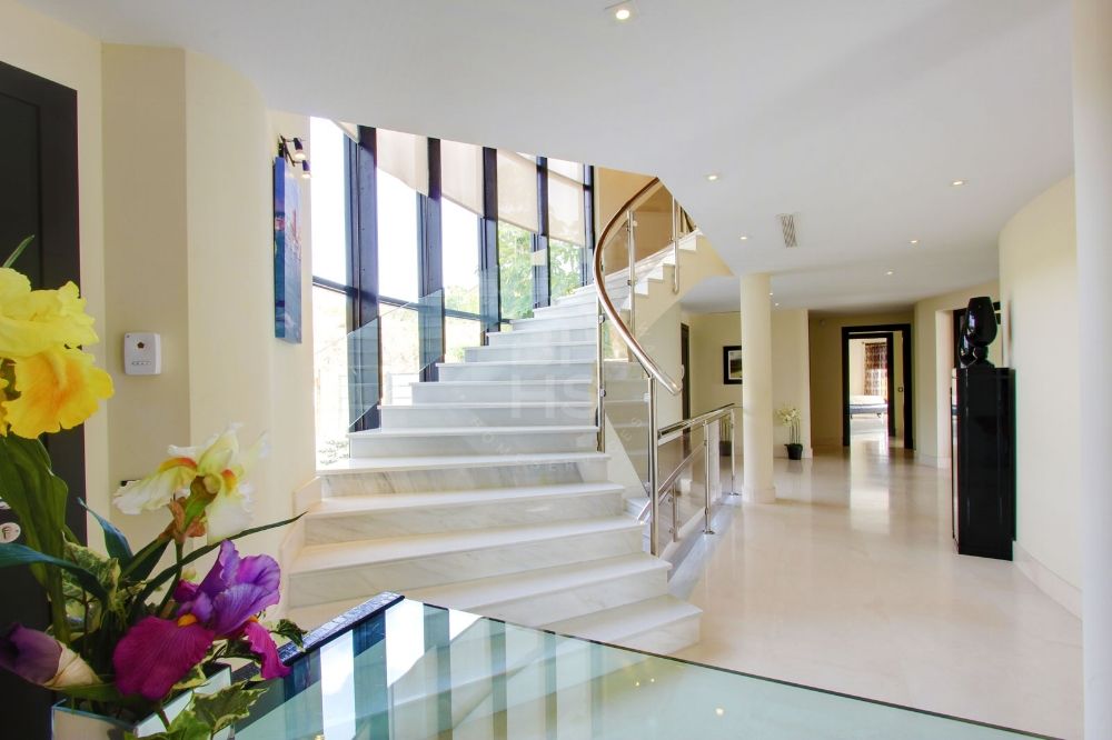 Impressive Villa with panoramic sea and golf views in Los Flamingos