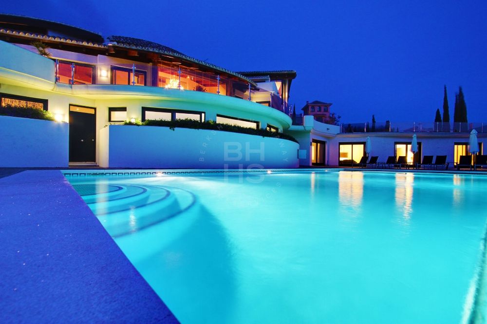 Impressive Villa with panoramic sea and golf views in Los Flamingos