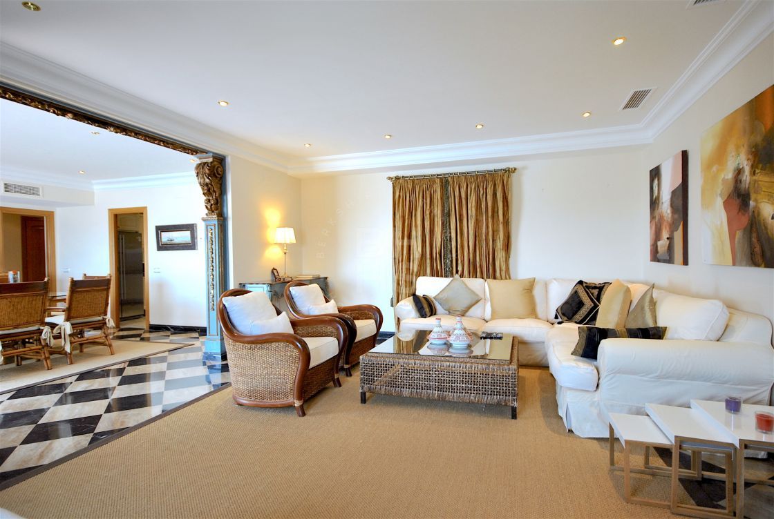Puerto Banus - 3 bedroom apartment with breathtaking views over the Marina.
