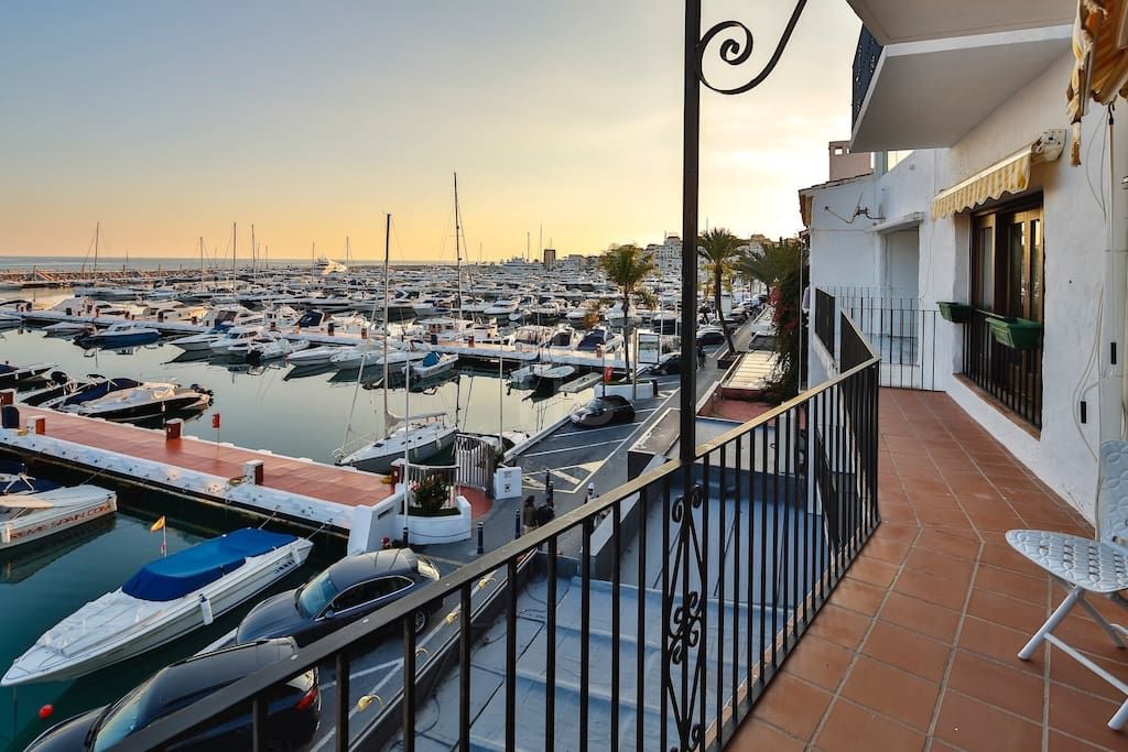 Puerto Banus - 3 bedroom apartment with breathtaking views over the Marina.