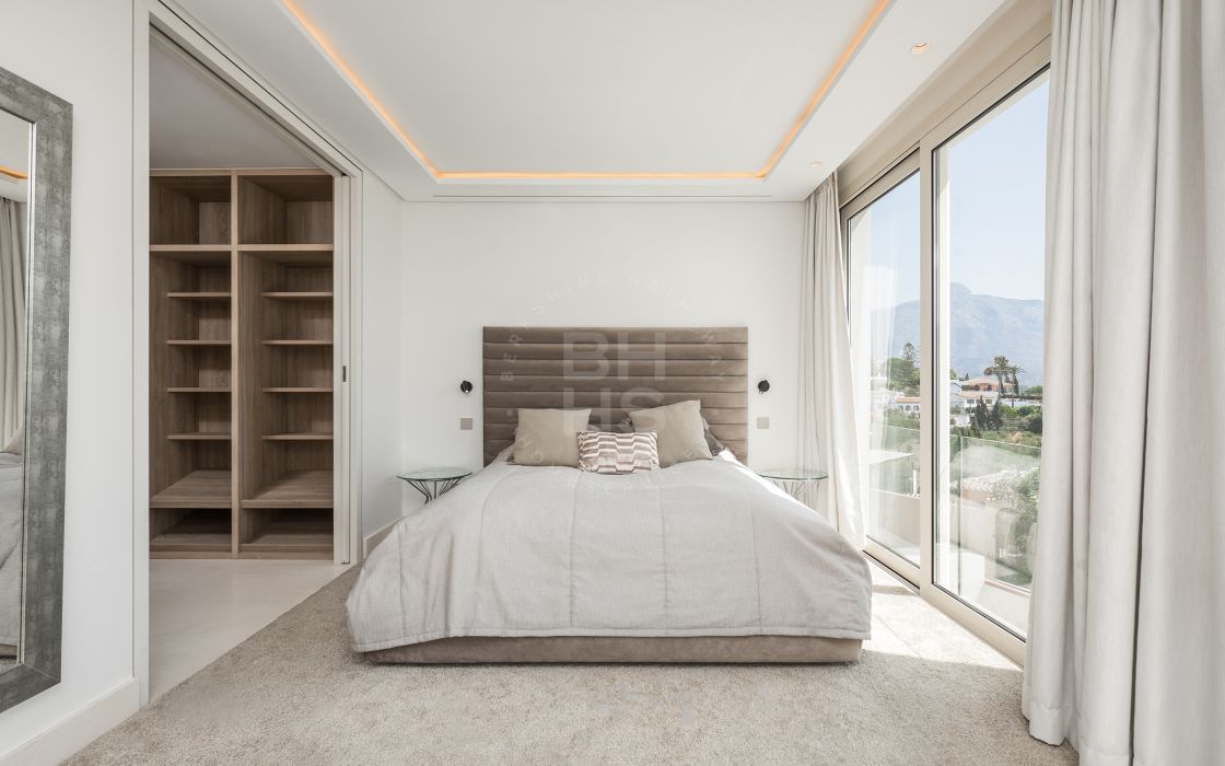 Exclusive listing: Contemporary brand new villa with sea and mountain views 15-minute walking distance to Puerto Banús and the beach!