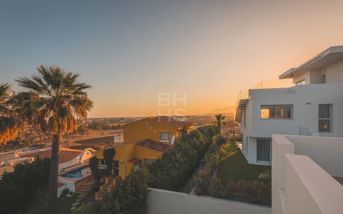 Exclusive listing: Contemporary brand new villa with sea and mountain views 15-minute walking distance to Puerto Banús and the beach!