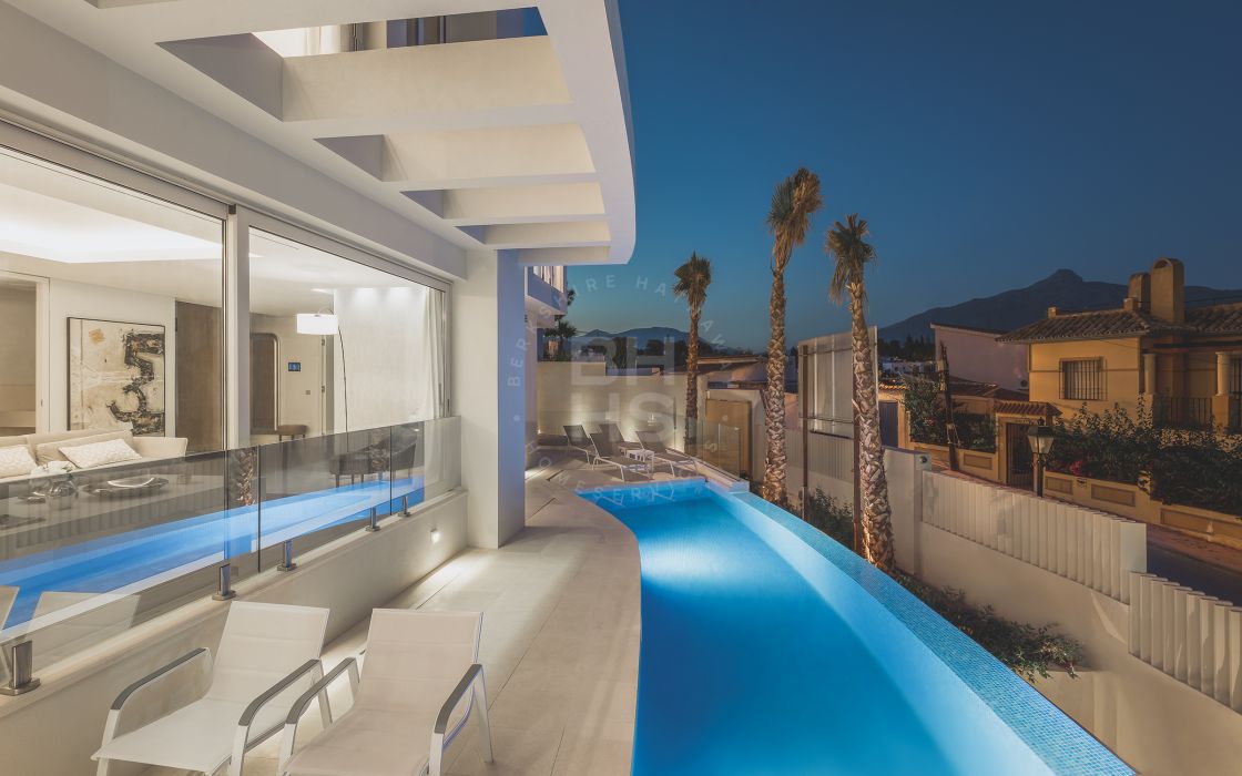 Exclusive listing: Contemporary brand new villa with sea and mountain views 15-minute walking distance to Puerto Banús and the beach!