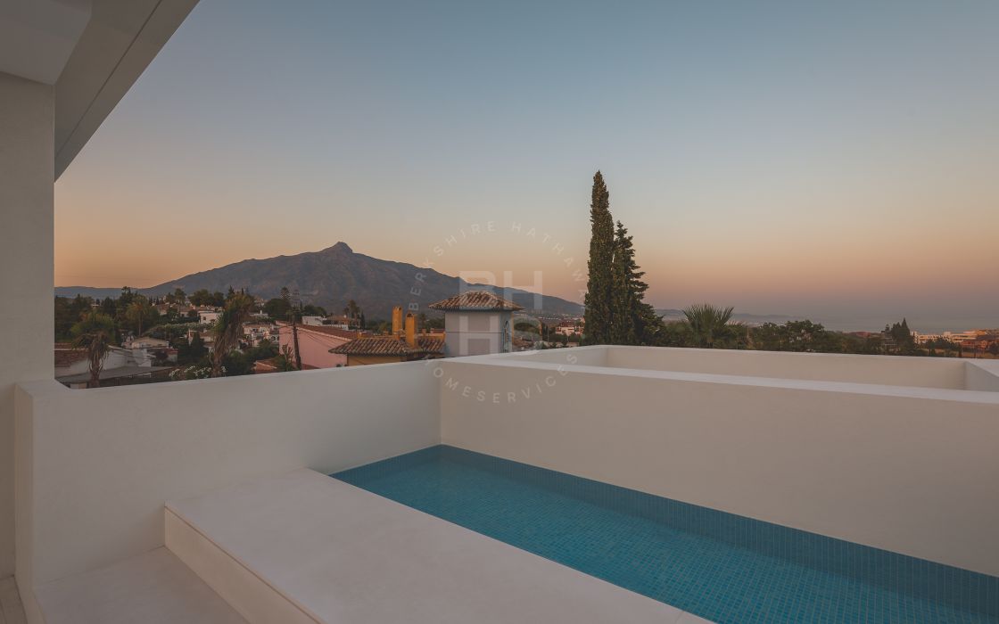 Exclusive listing: Contemporary brand new villa with sea and mountain views 15-minute walking distance to Puerto Banús and the beach!