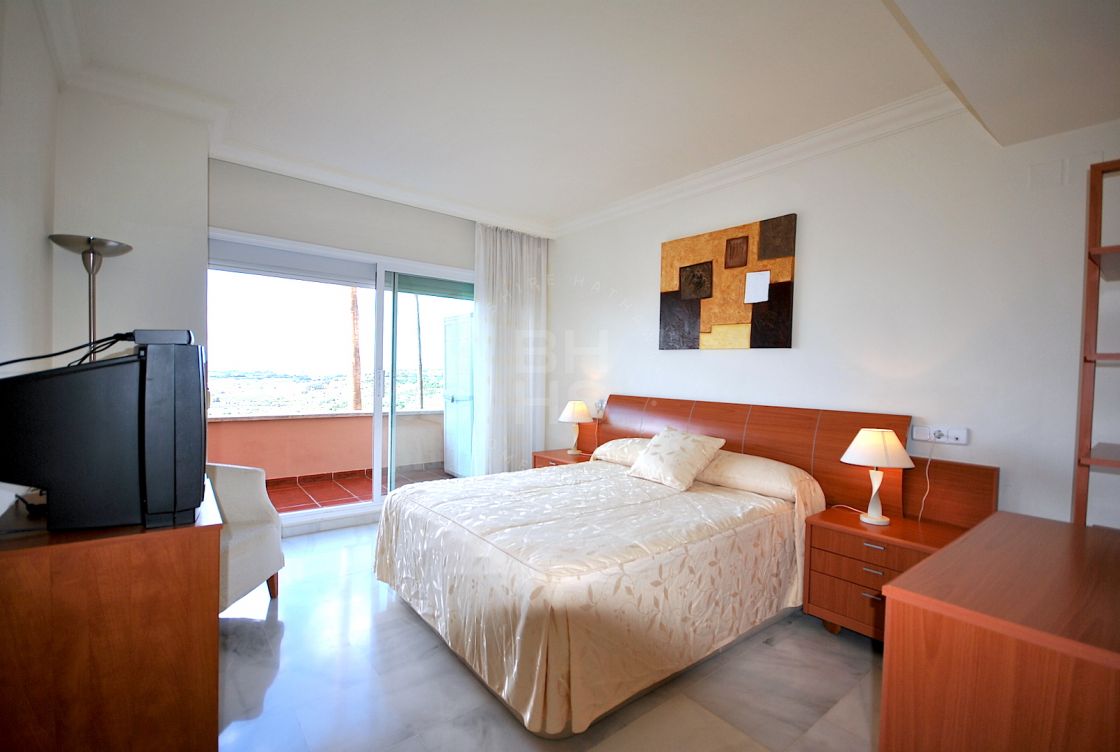 Apartment in Magna Marbella, Nueva Andalucia