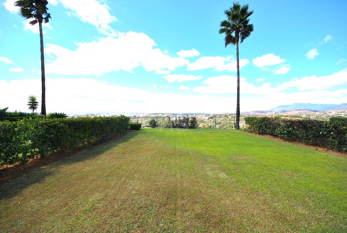 Apartment in Magna Marbella, Nueva Andalucia