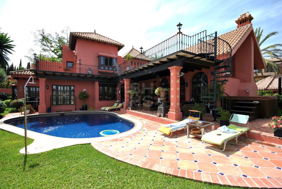 Mediterranean-style villa in Las Lomas del Marbella Club, Golden Mile