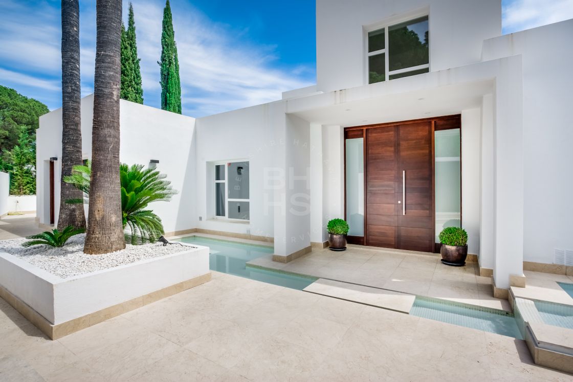 Contemporary style villa with sea and La Concha mountain views in Las Brisas, Nueva Andalucia.