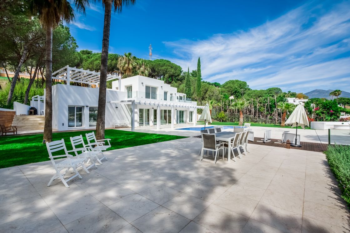 Contemporary style villa with sea and La Concha mountain views in Las Brisas, Nueva Andalucia.