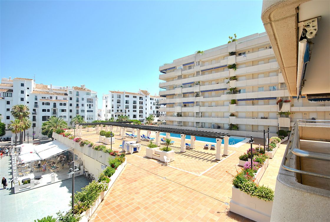 Impressive fully renovated corner unit apartment in the heart of Puerto Banús harbour!