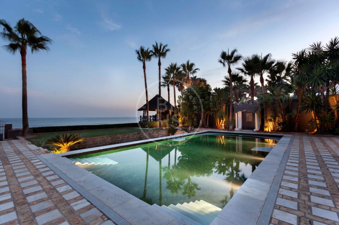 Exceptional frontline beach residence in the sought after Los Monteros private estate, a well established residential area famous for its beautiful beaches.