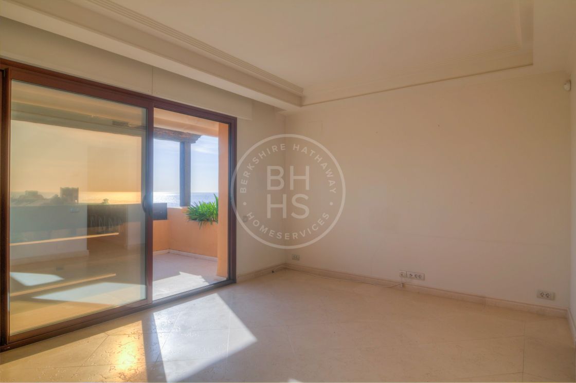 Spectacular beachfront duplex penthouse with breathtaking views on the New Golden Mile, Estepona.