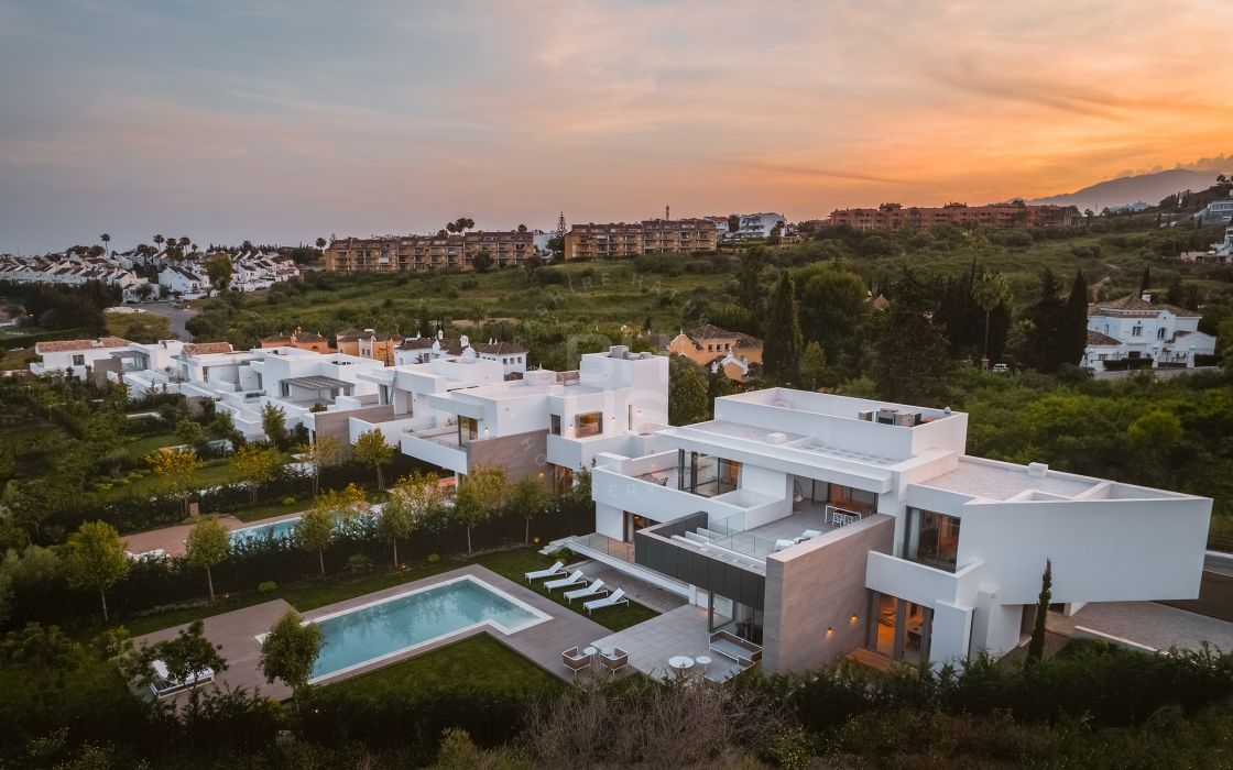 Private development of only 9 contemporary brand-new villas in El Paraíso, Estepona