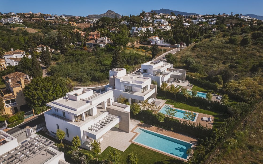 Private development of only 9 contemporary brand-new villas in El Paraíso, Estepona