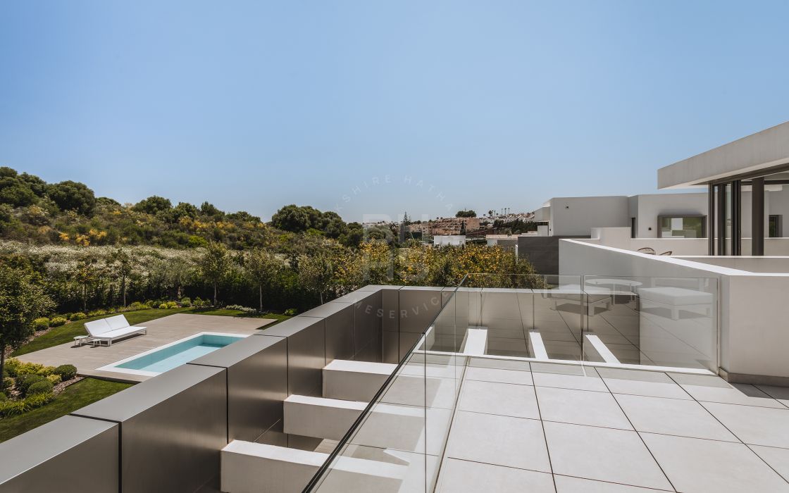 Private development of only 9 contemporary brand-new villas in El Paraíso, Estepona
