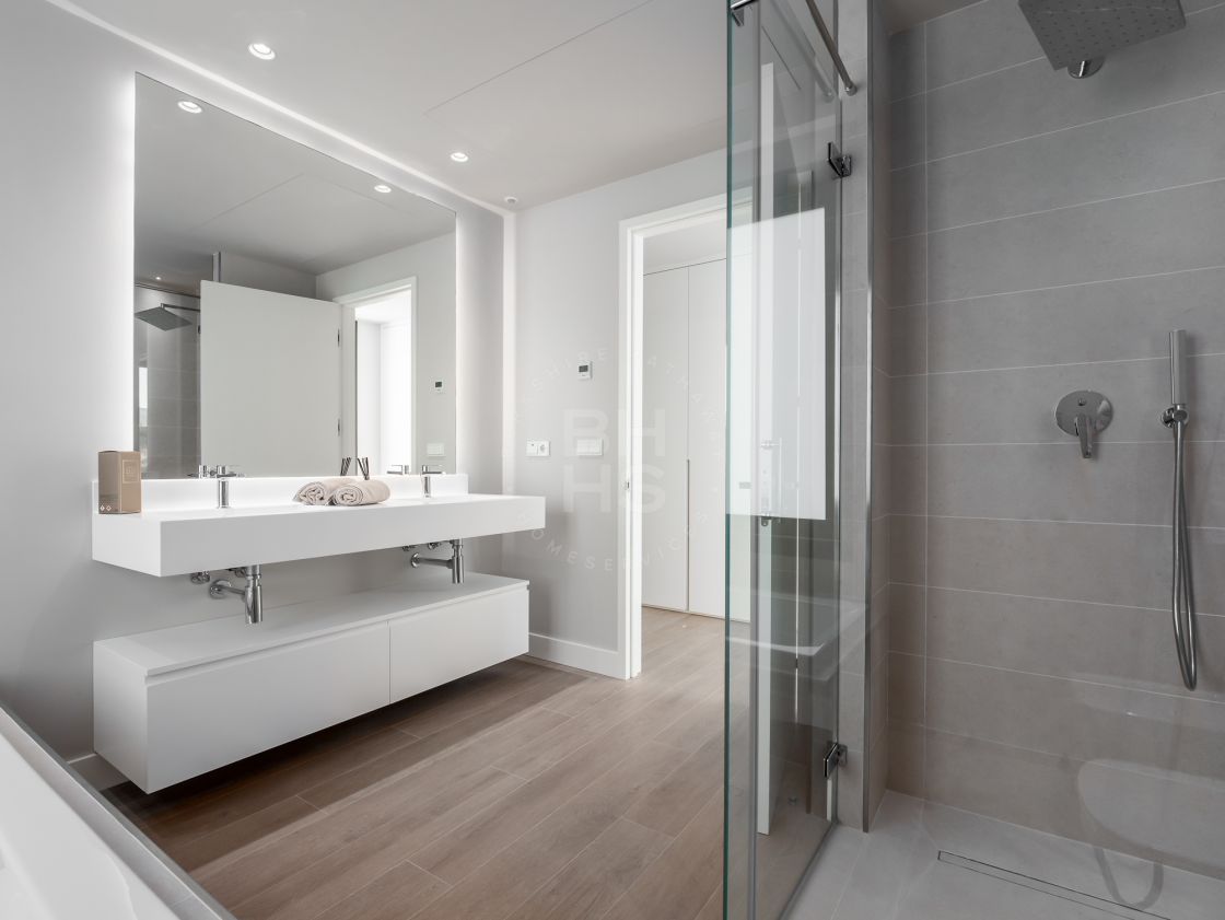 Outstanding brand-new south-facing villa with great sea views close to all amenities on the New Golden Mile