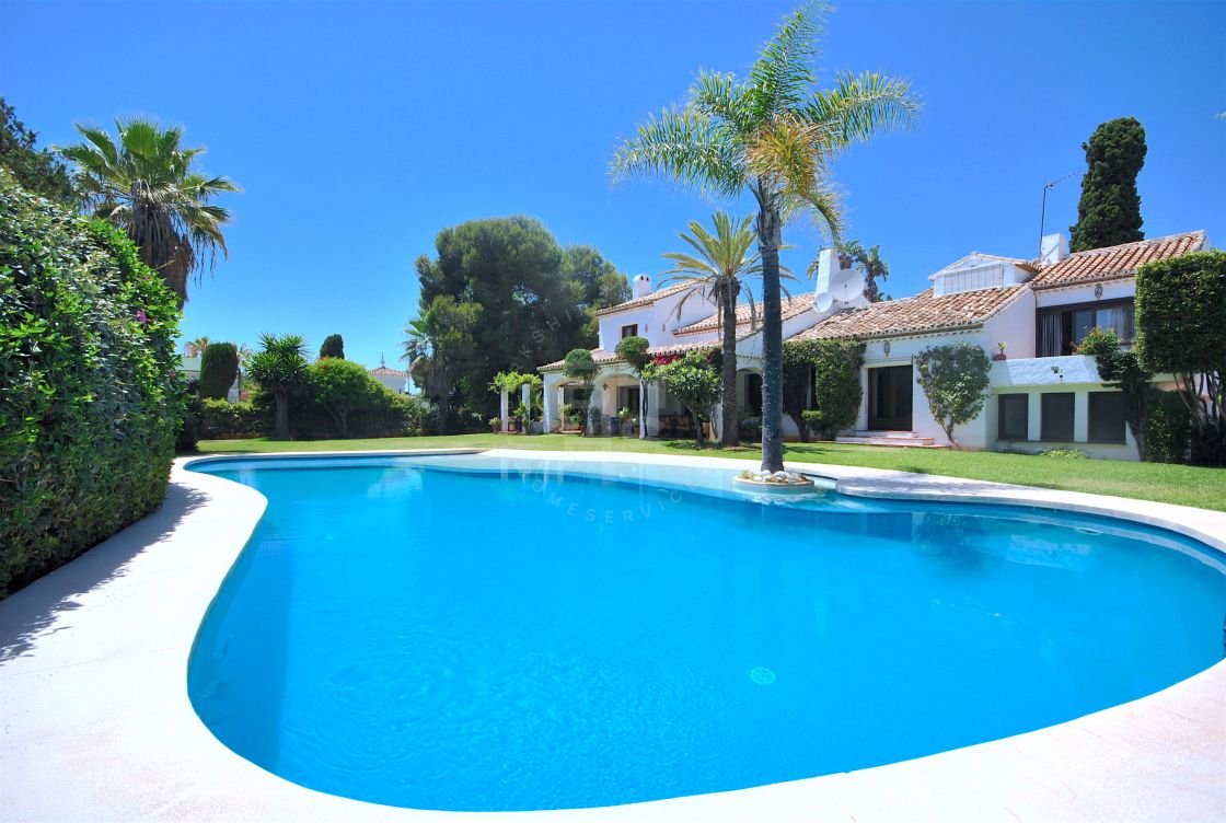 Brand-new villa ready to move into in Casasola, next to Guadalmina Baja