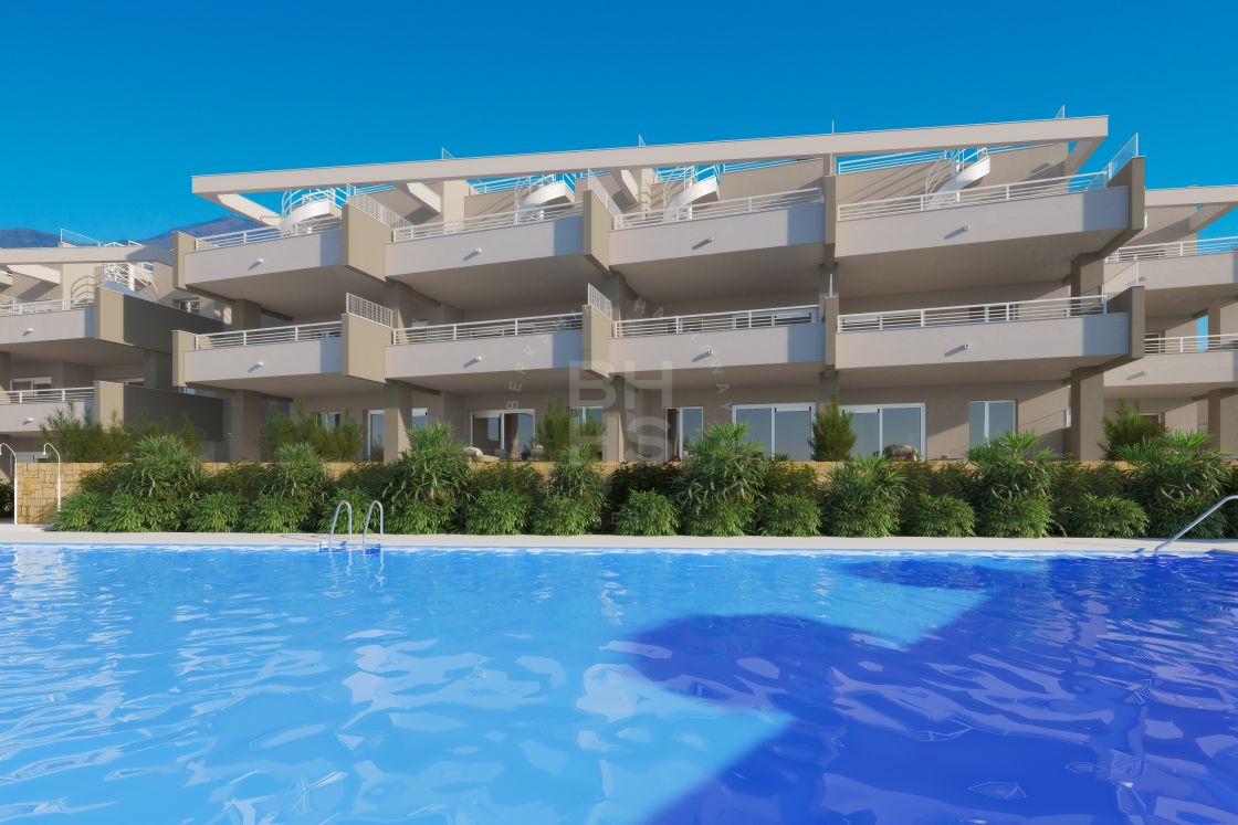 Bright, spacious off-plan front line golf first-floor apartment in Estepona Golf