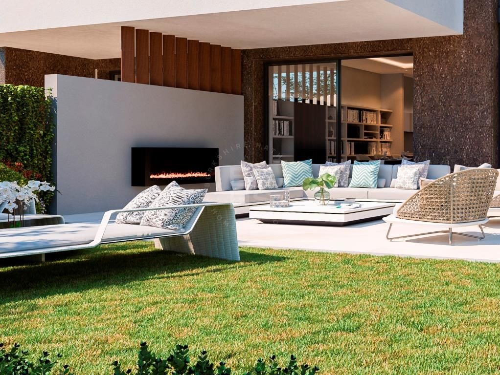 Exquisite off-plan semi-detached home with spectacular views in east Marbella