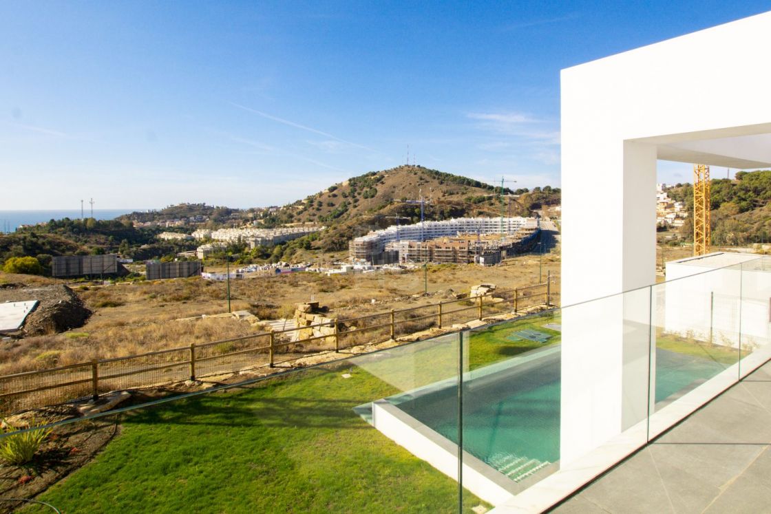 Modern off-plan villa in a boutique development in a prime location in east Málaga