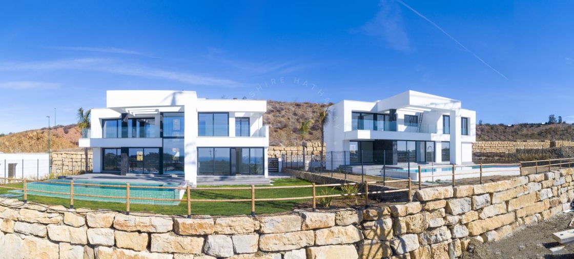 Modern off-plan villa in a boutique development in a prime location in east Málaga