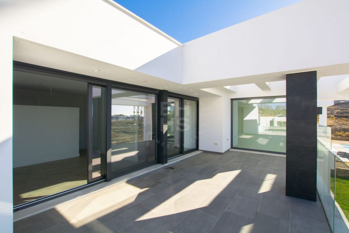 Modern off-plan villa in a boutique development in a prime location in east Málaga