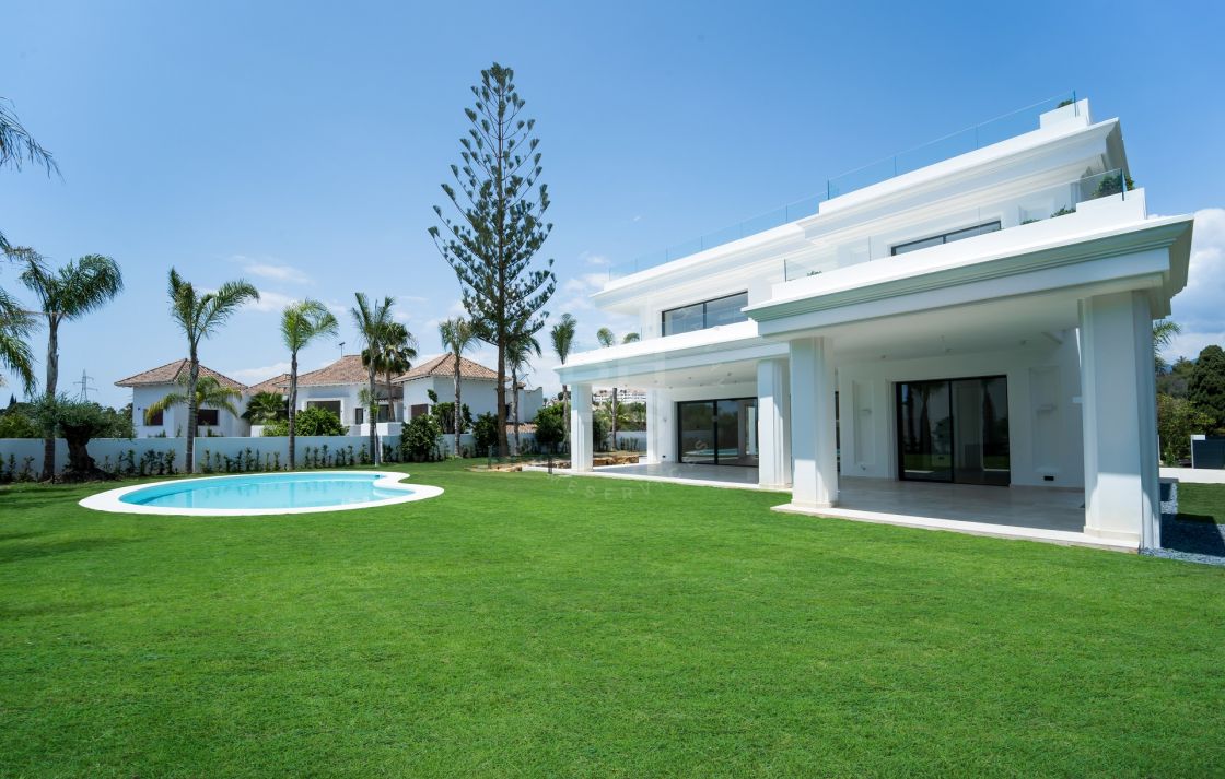 Sophisticated off-plan villa in a prestigious residential area o Marbella’s Golden Mile