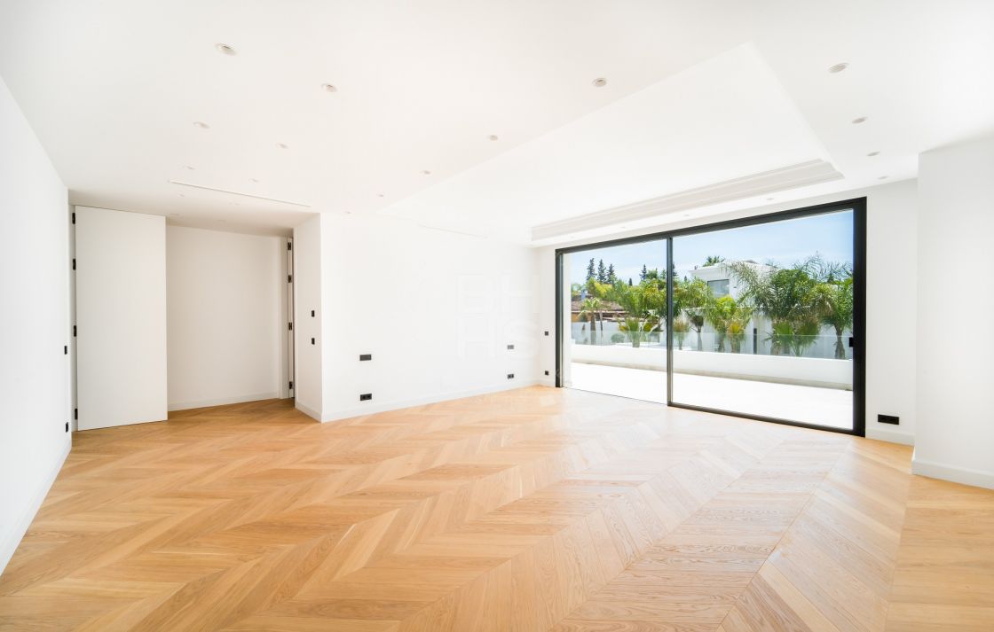 Sophisticated off-plan villa in a prestigious residential area o Marbella’s Golden Mile
