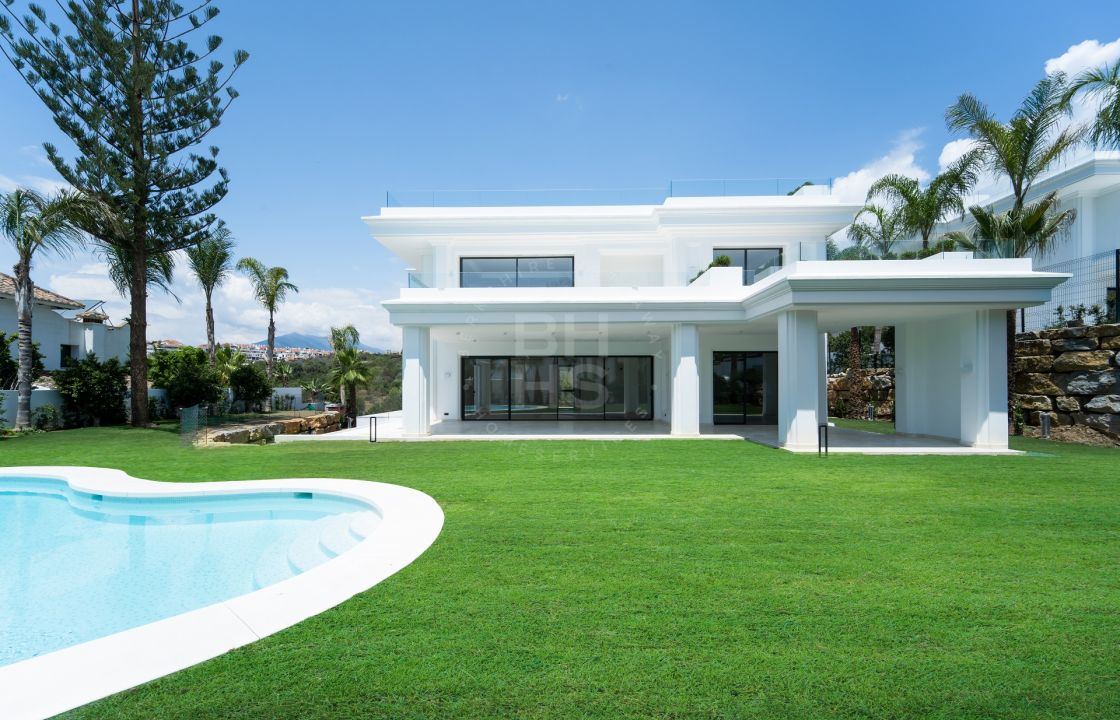 Sophisticated off-plan villa in a prestigious residential area o Marbella’s Golden Mile