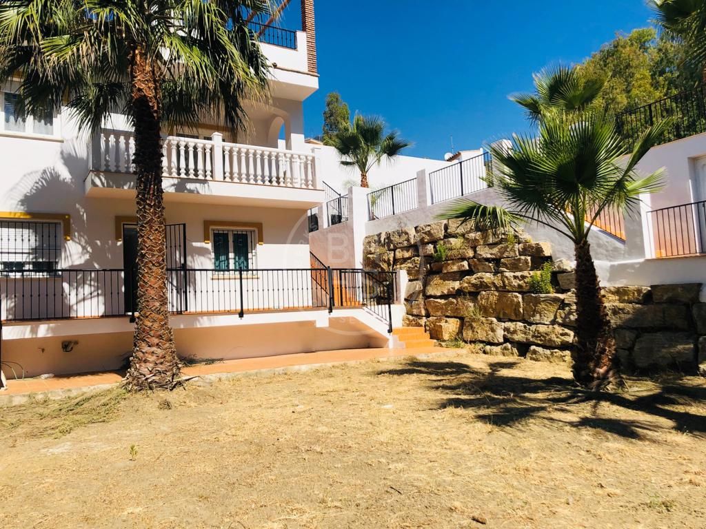 Development of luxury villas and townhouses walking distance to the beach in Benalmádena